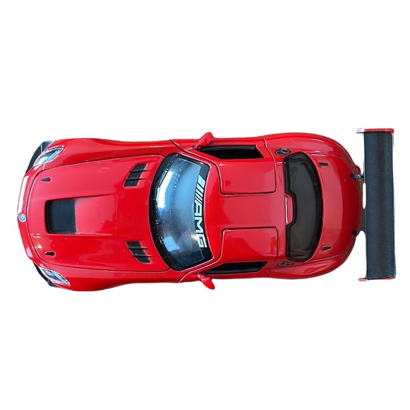 Mercedes Benz SLS AMG GT3 1:24 scale model car by Motor Max Red - Picture 4 of 7